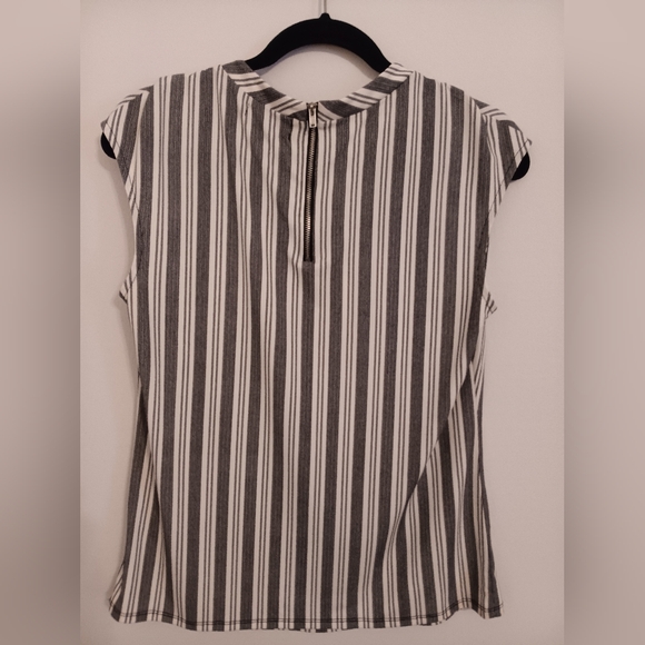 Top - Picture 2 of 3